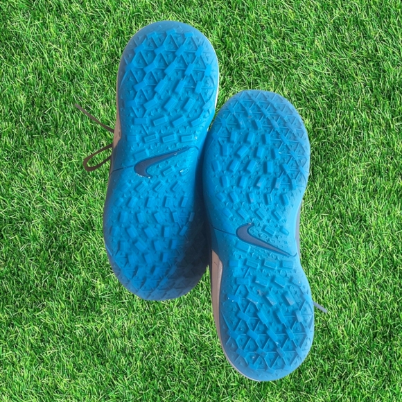 Boys, Nike Tiempo, Legend 8, Indoor/Outdoor Turf Shoes, Size 1Y, EUC - Picture 3 of 4